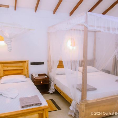 Central Beach Inn Mirissa Dış mekan fotoğraf