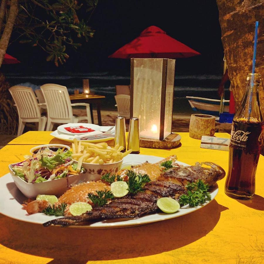 Central Beach Inn Mirissa Dış mekan fotoğraf